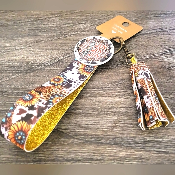 Howdy Key Fob Wristlet 🎉2/$30🎉 - Picture 4 of 4